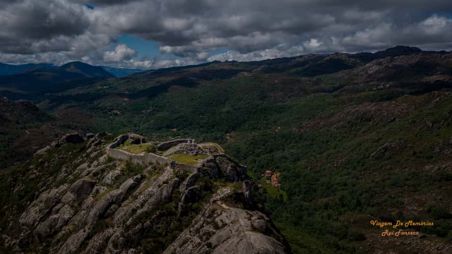 Castle of Castro Laboreiro (Castelo de Castro Laboreiro)