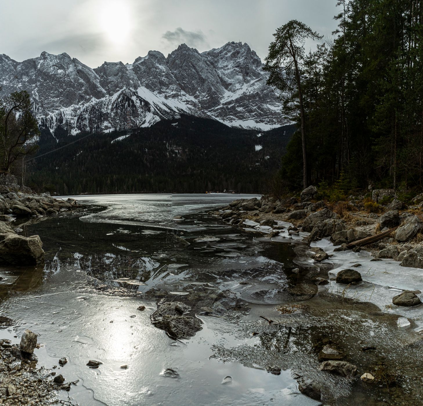 Eibsee mit der Zugspitze, Germany