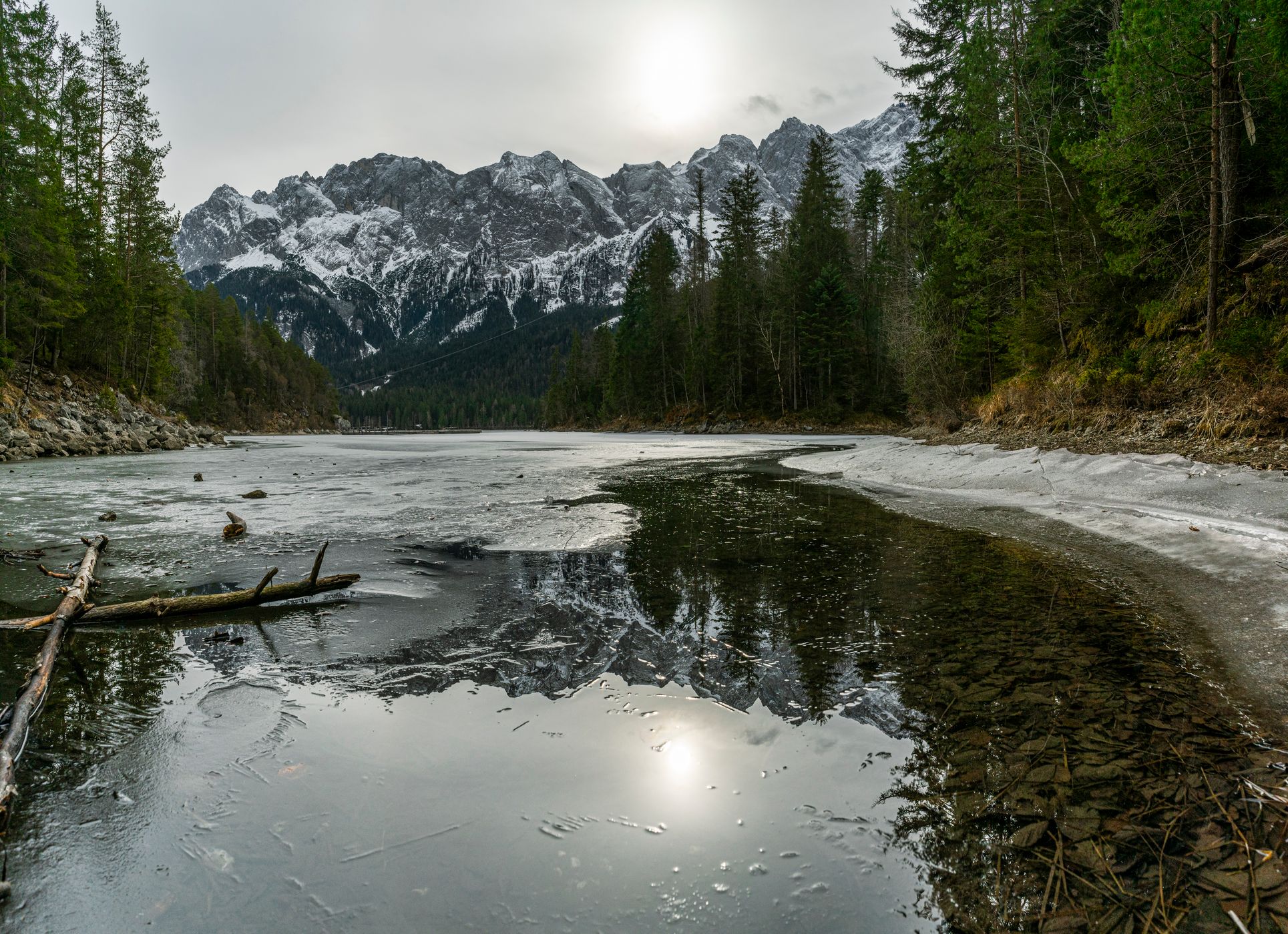 Eibsee mit der Zugspitze, Germany