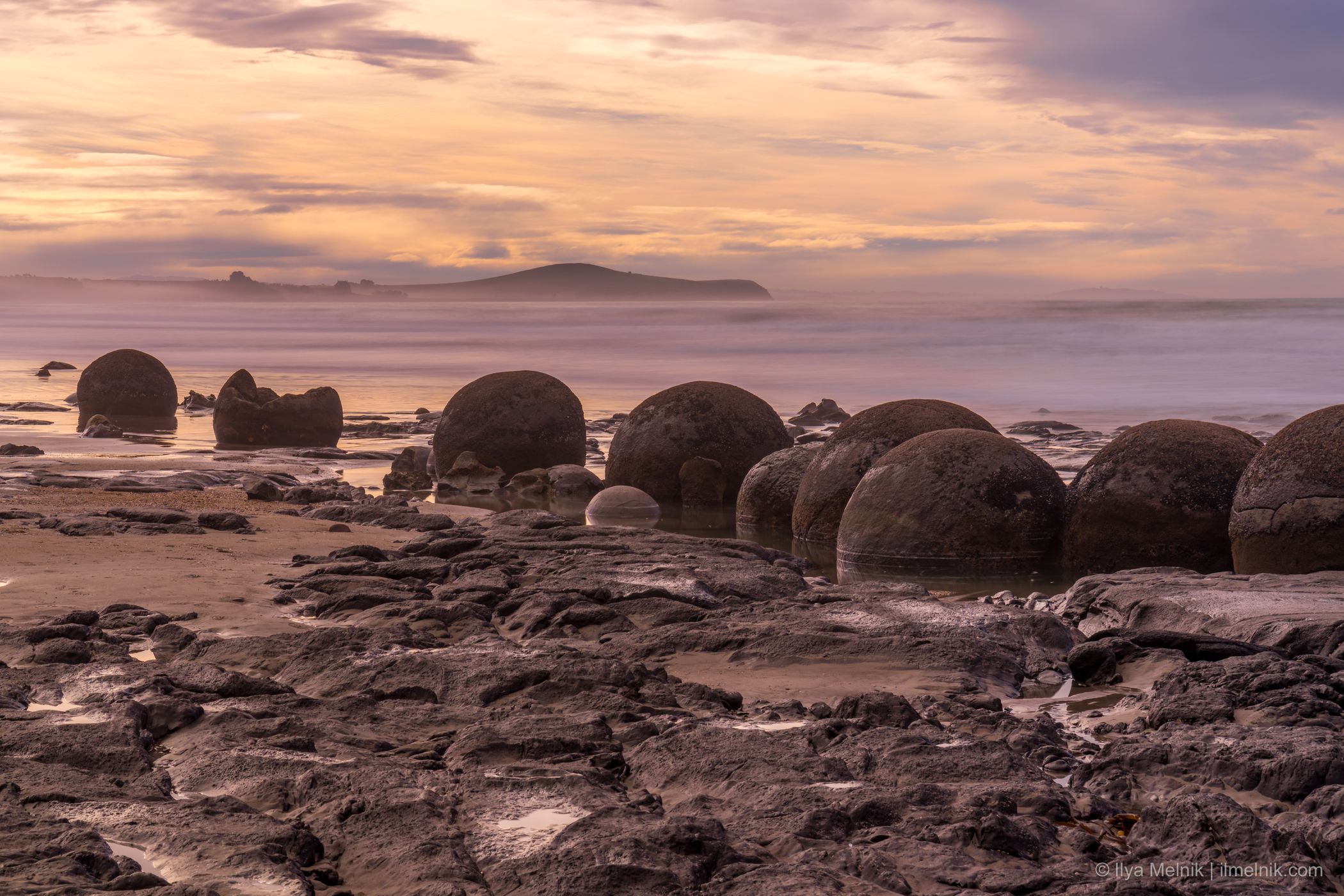 Moeraki Boulders sunrise South Island, New Zealand