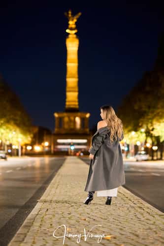 Portraits Spot with the Victory Column in the background