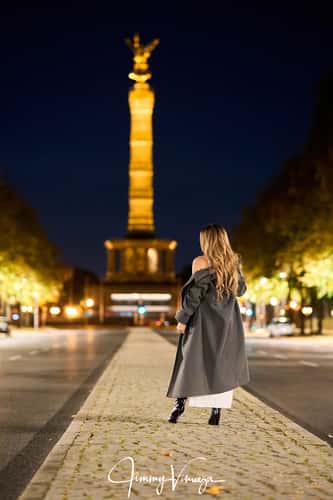 Portraits Spot with the Victory Column in the background