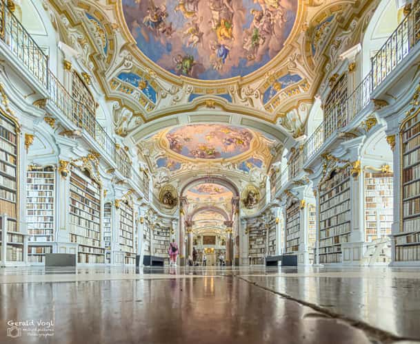 Stift Admont mit Bibliothek