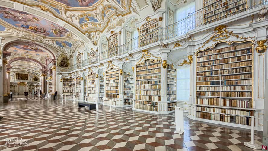Stift Admont mit Bibliothek