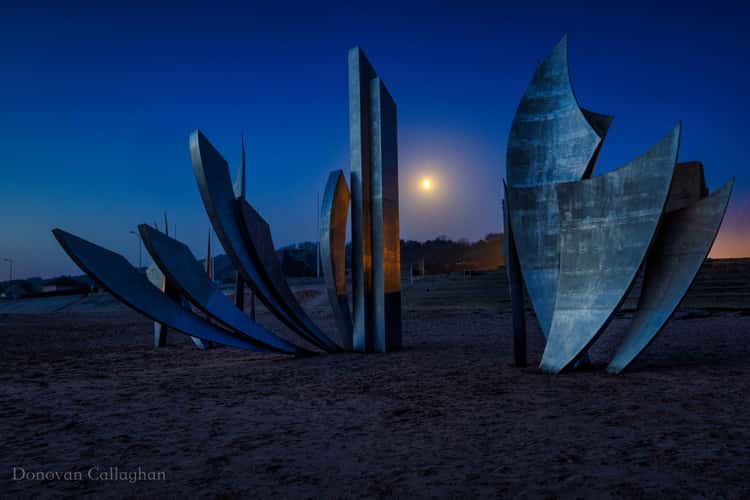The Braves Sculpture, Omaha Beach