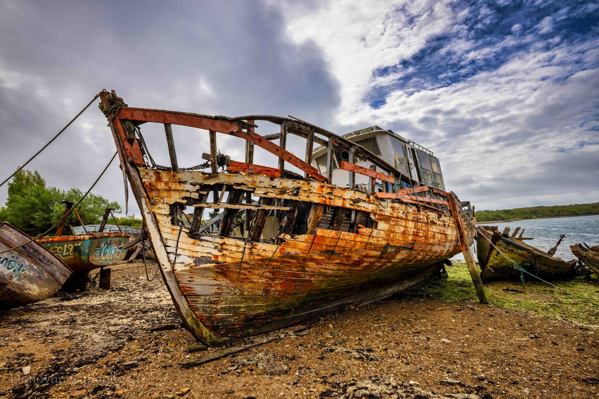 Cimetière de bateaux de Rostellec, France
