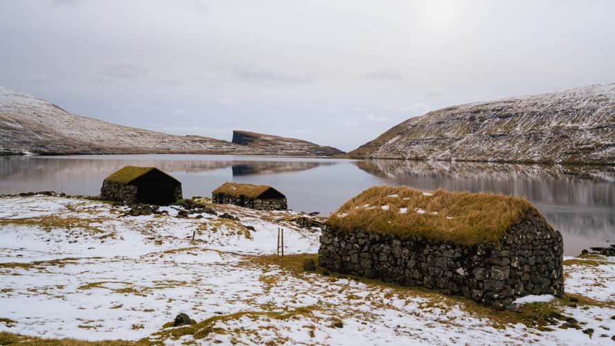 Fishing huts by Lake Sørvágsvatn