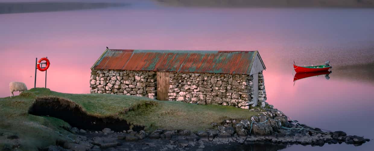 Fishing huts by Lake Sørvágsvatn