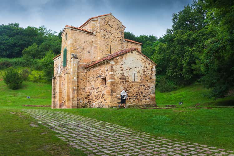 Iglesia de San Miguel de Lillo