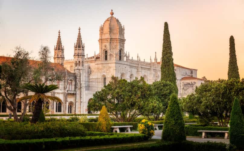 Jardim da Praça do Império / Jeronimos Monastery
