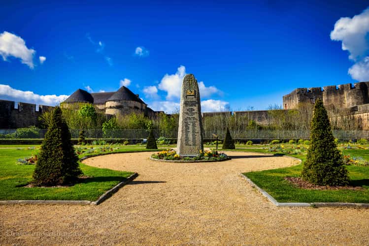 Monument, Brest