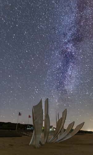 The Braves Sculpture, Omaha Beach