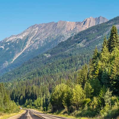 Yellowhead Highway in Mount Robson Park, Canada