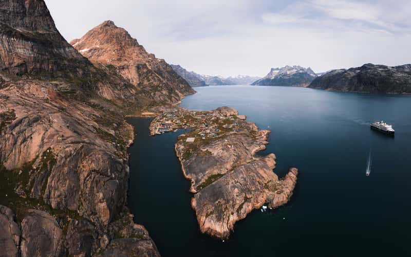 Aapilattoq Village & Fjord