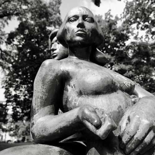 Achim und Bettina Arnim Statue