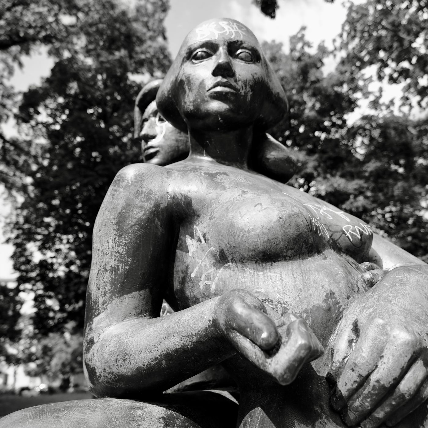 Achim und Bettina Arnim Statue, Germany