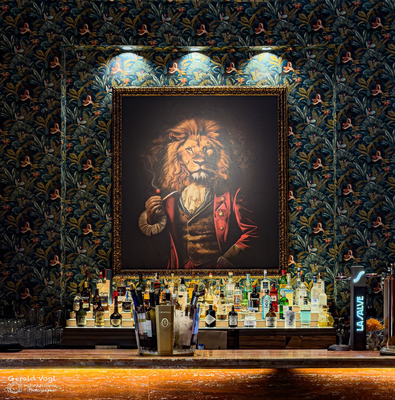 Bar im Hotel Melia Bilbao, Spain
