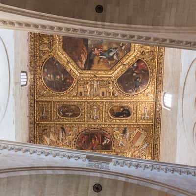 Basilica Pontificia San Nicola, Italy