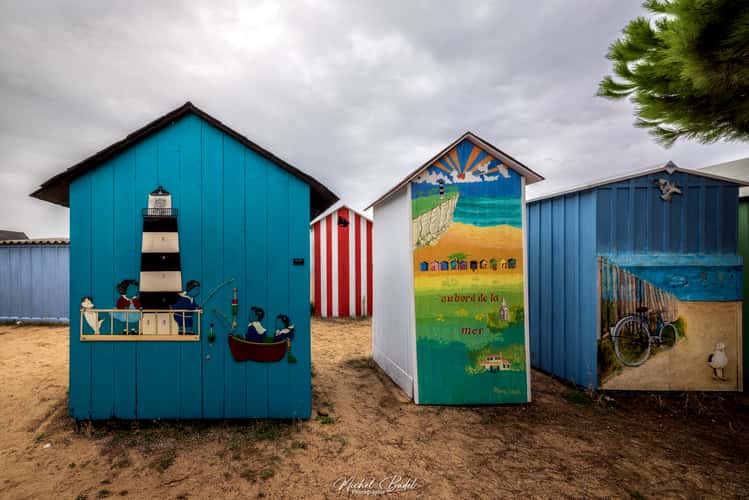Beach huts at La Boirie Beach in Saint-Denis d'Oléron.