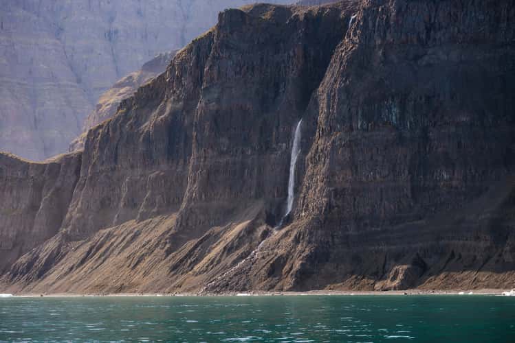 Glaciers and mountains along the South Coast, Scoresbysund