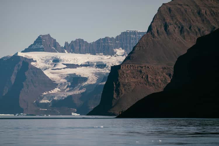 Glaciers and mountains along the South Coast, Scoresbysund