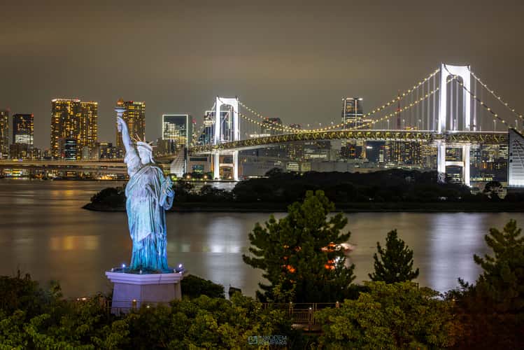 Odaiba - Statue of Liberty and Rainbow Bridge