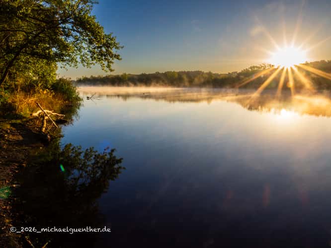 Sonnenaufgang am Kanal in Halle