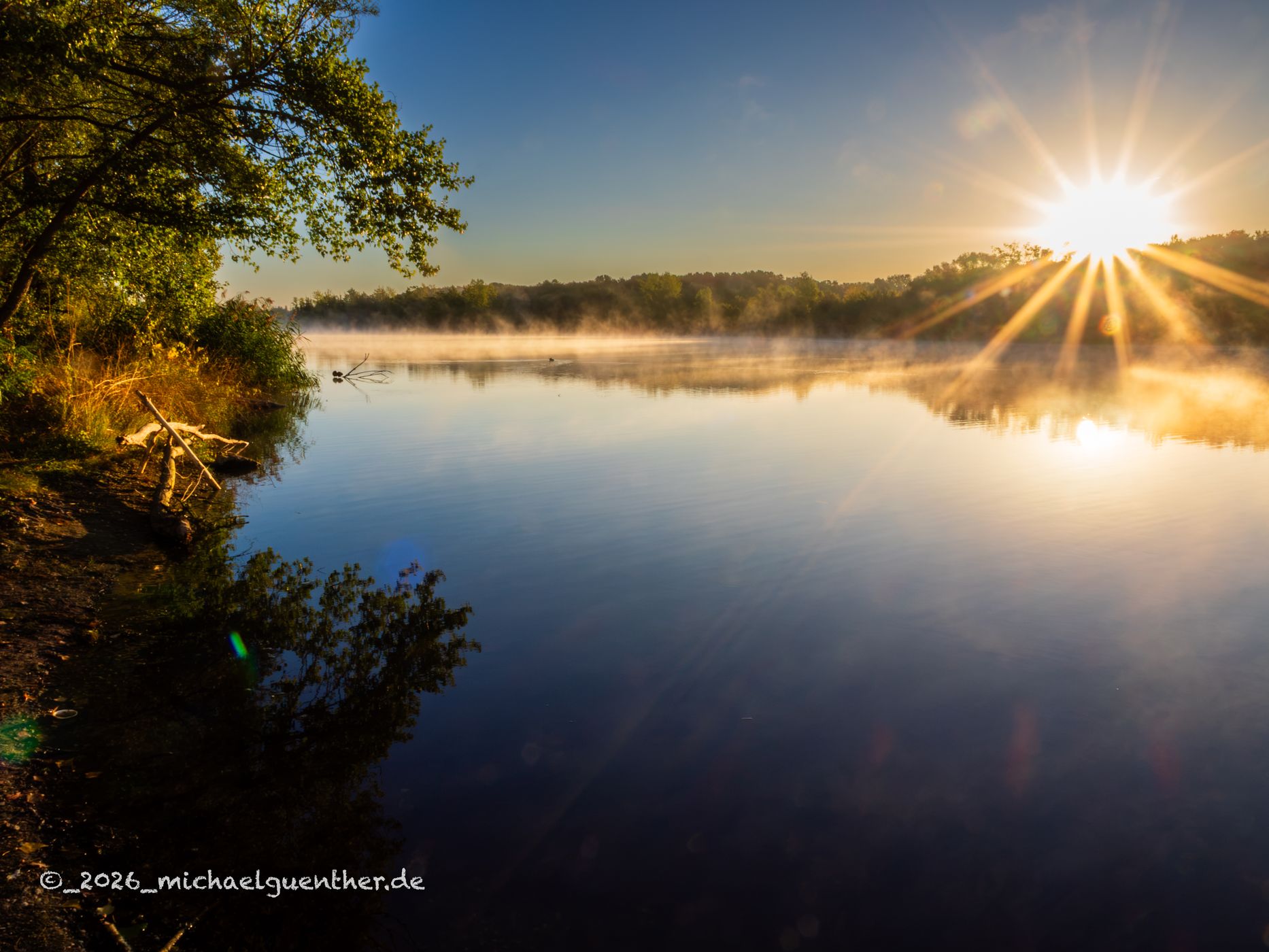 Sonnenaufgang am Kanal in Halle, Germany