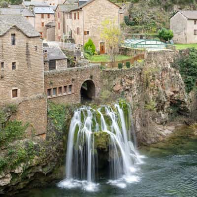 St Chély du Tarn waterfall from the bridge, France