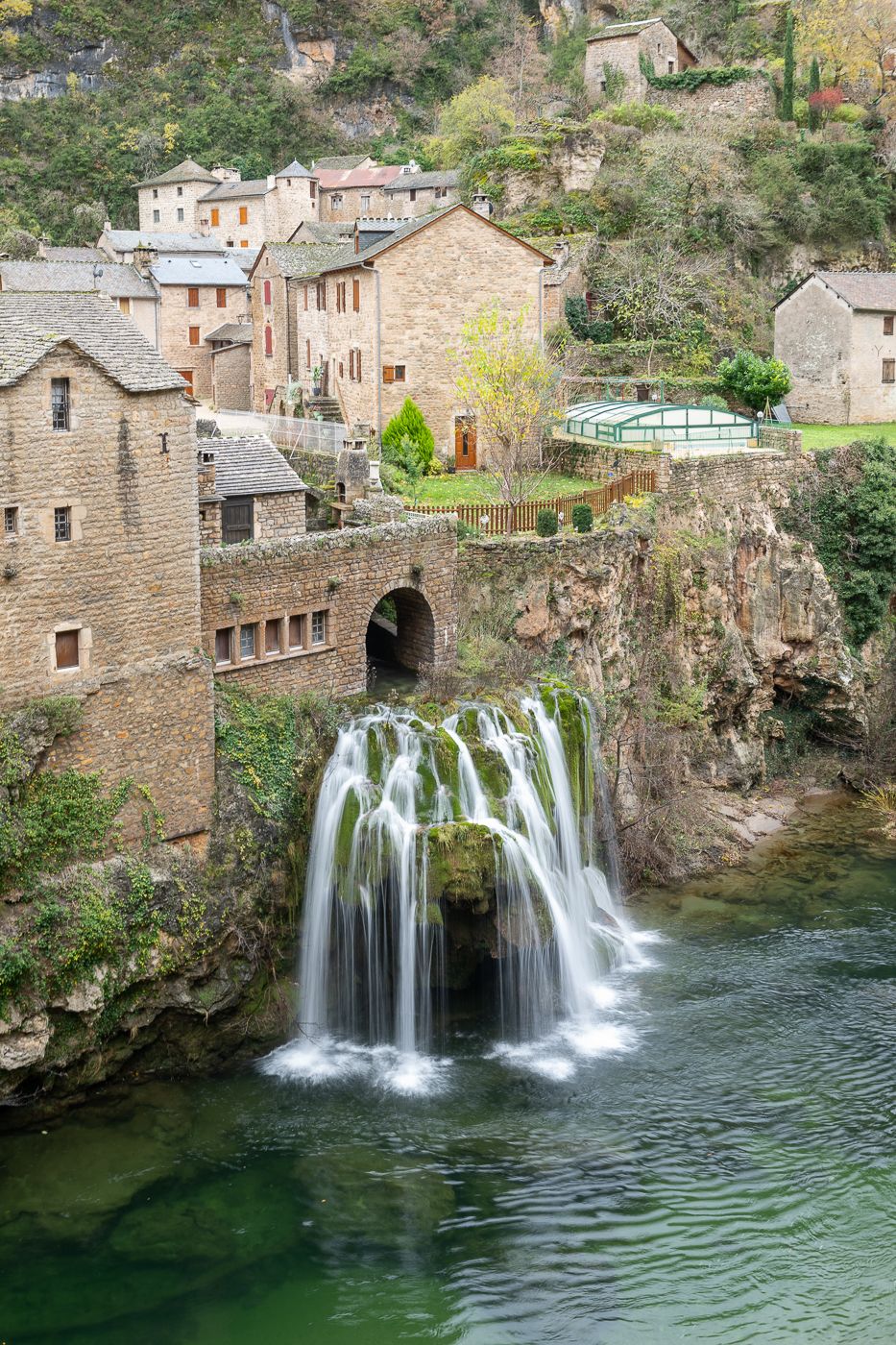 St Chély du Tarn waterfall from the bridge, France