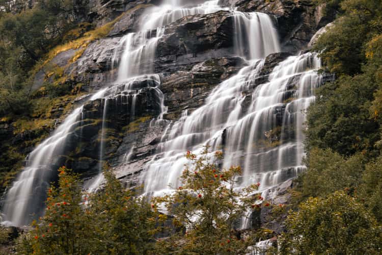 Tvinnefossen Waterfall