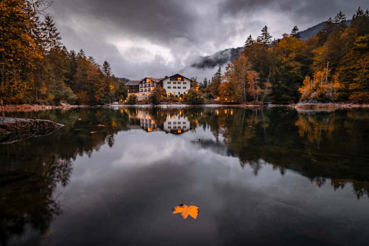 Badersee mit dem hotel blick