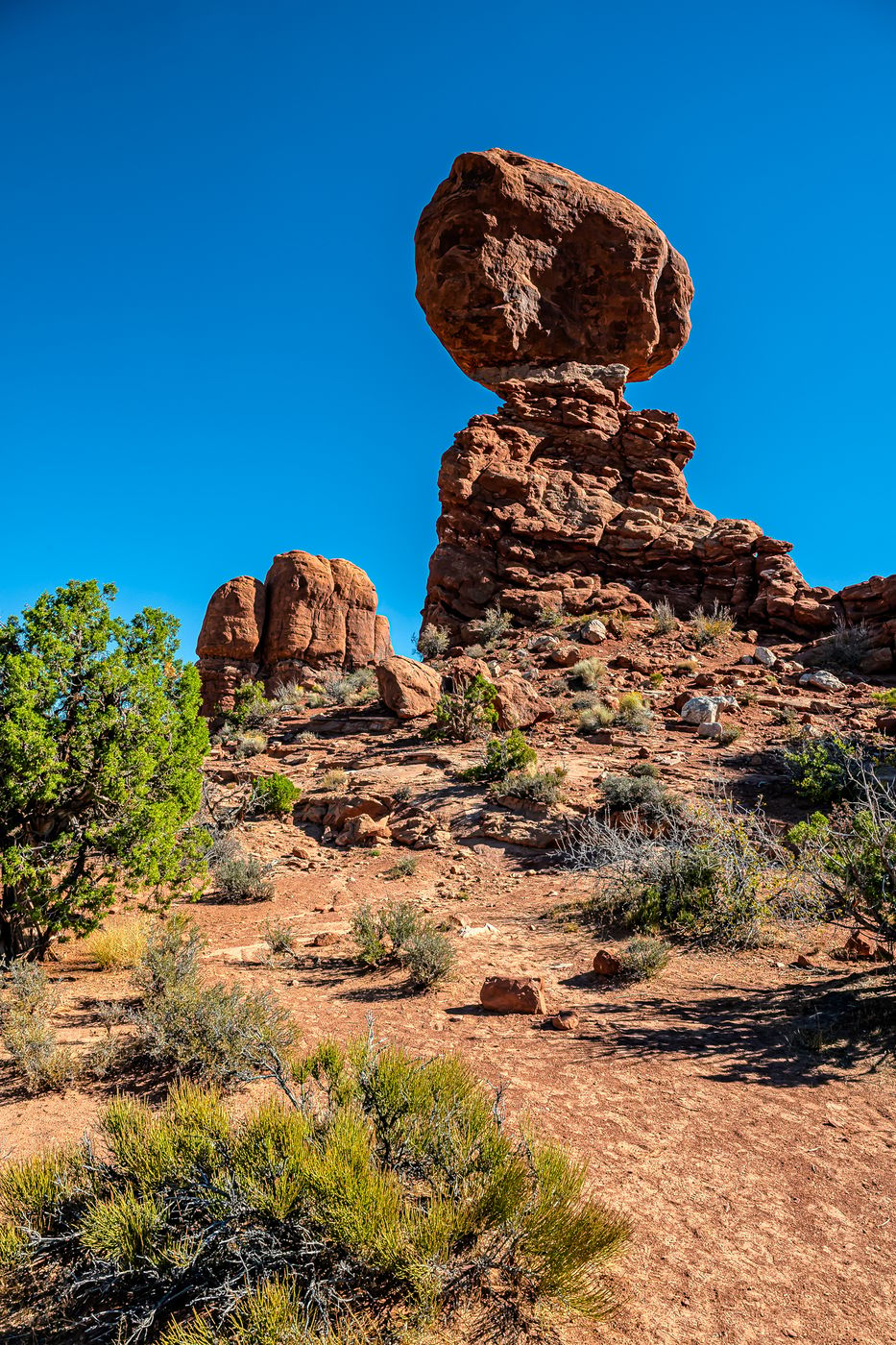 Balanced Rock, Arches National Park, Utah, USA