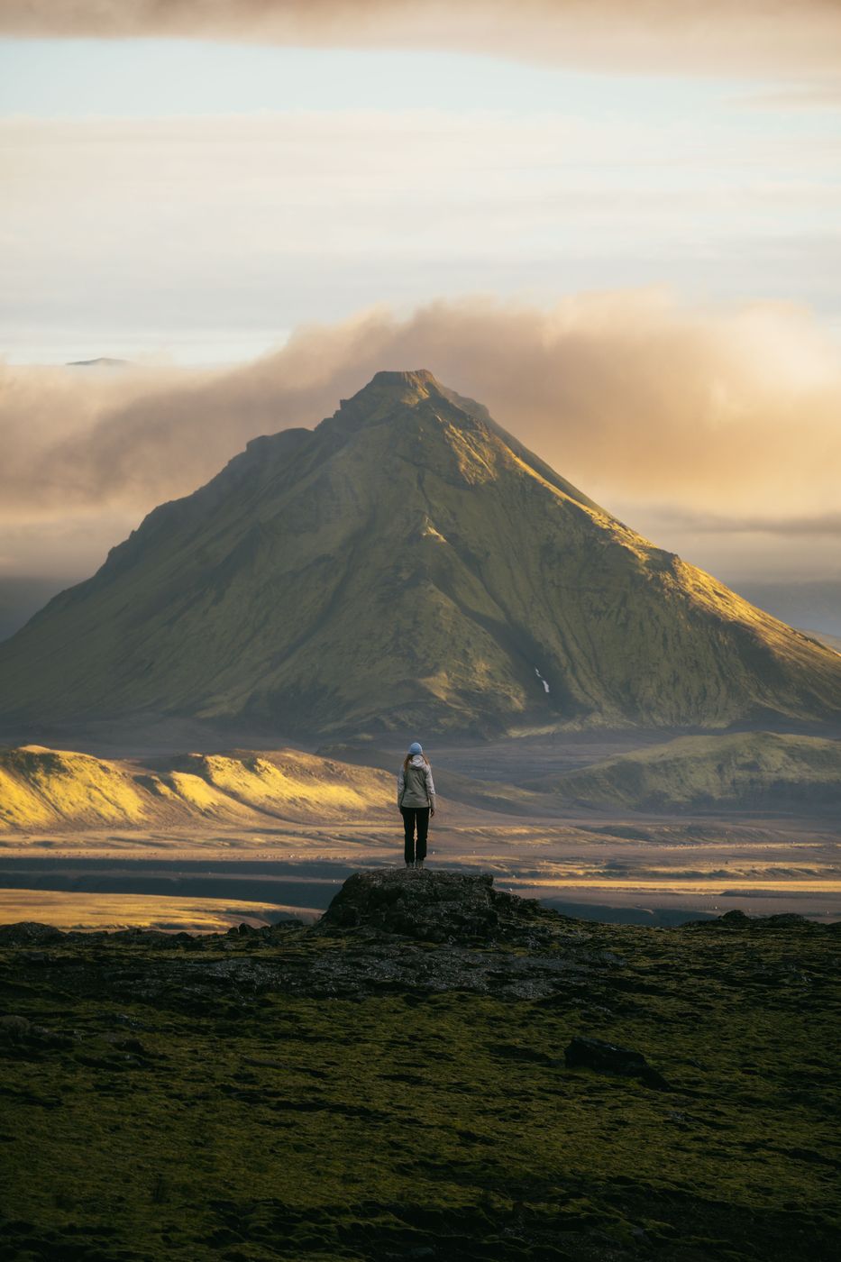 Hike up to Brattháls peak, Laugavegur, Iceland
