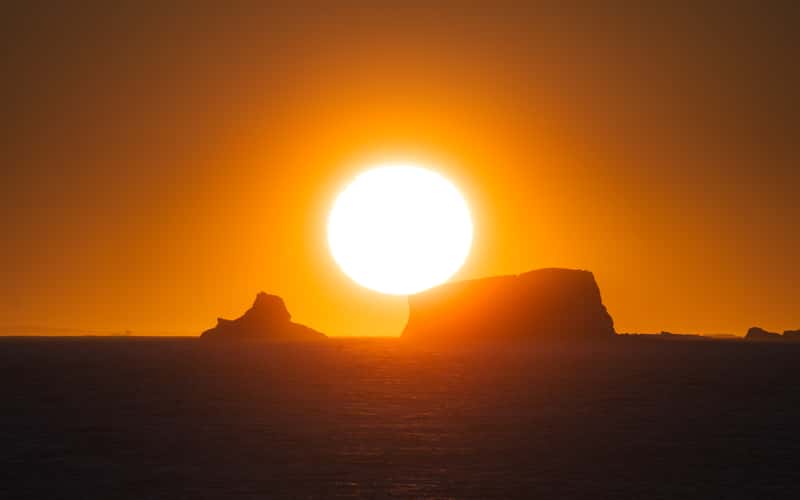 Icebergs Disco Bay