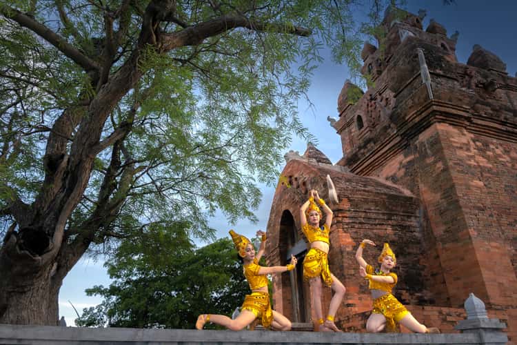 Po Klong Garai Cham Towers