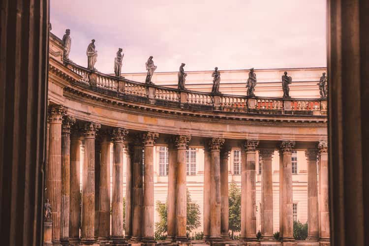 Säulengang Universität Potsdam (Sanssouci)